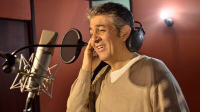 "Kalbim Yaralı", "Ben Sana Aşık Oldum Birtanem", "Vazgeçilmiyor" ve "Ay