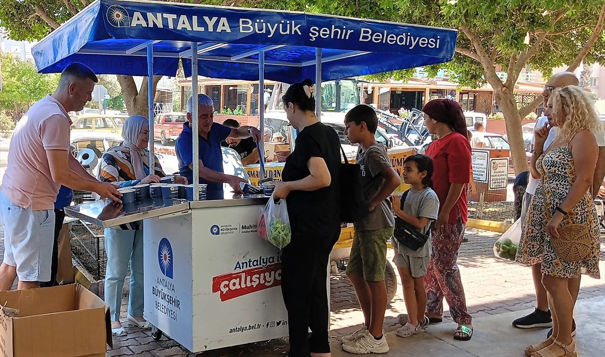 ANTALYA (AA) – Antalya Büyükşehir Belediyesi ekipleri, kent merkezi ve