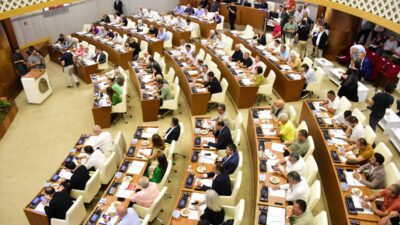 Meclis Salonunda yapılan toplantı, Büyükşehir Belediye Başkanı Muhittin Böcek başkanlığında