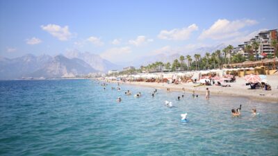 ANTALYA (AA) – Antalya'da etkili olan nem ve sıcak havadan