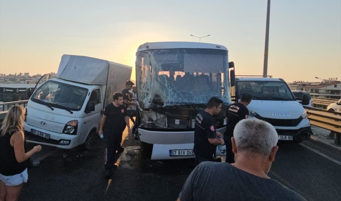 ANTALYA (AA) – Antalya’nın Manavgat ilçesinde zincirleme trafik kazasında 1