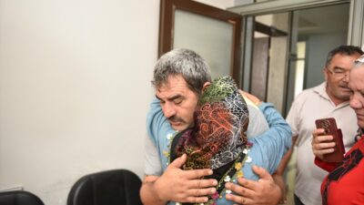 ANTALYA (AA) – Antalya'nın Kepez ilçesinde belediye personeli, içinde bir