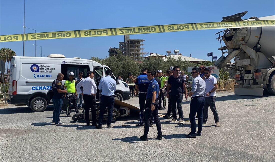 ANTALYA (AA) – Antalya'nın Gazipaşa ilçesinde beton mikseri ile çarpışan