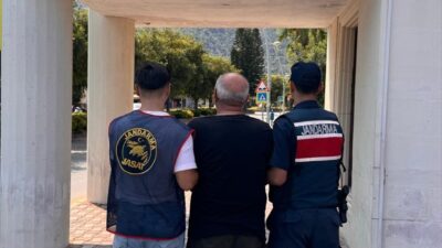 Antalya'da arananların yakalanmasına yönelik çalışma başlatıldı. Yürütülen operasyonda, biri Interpol