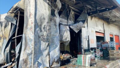 Antalya'nın Aksu ilçesinde ekmek fabrikasında çıkan yangın itfaiye ekiplerinin müdahalesiyle