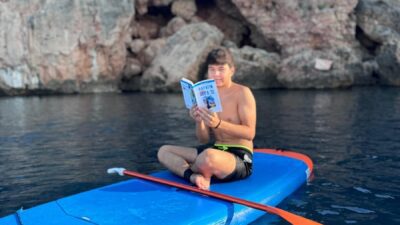 ANTALYA (AA) – Antalya'da Muratpaşa Gençlik Merkezi gönüllüleri falez kıyısında