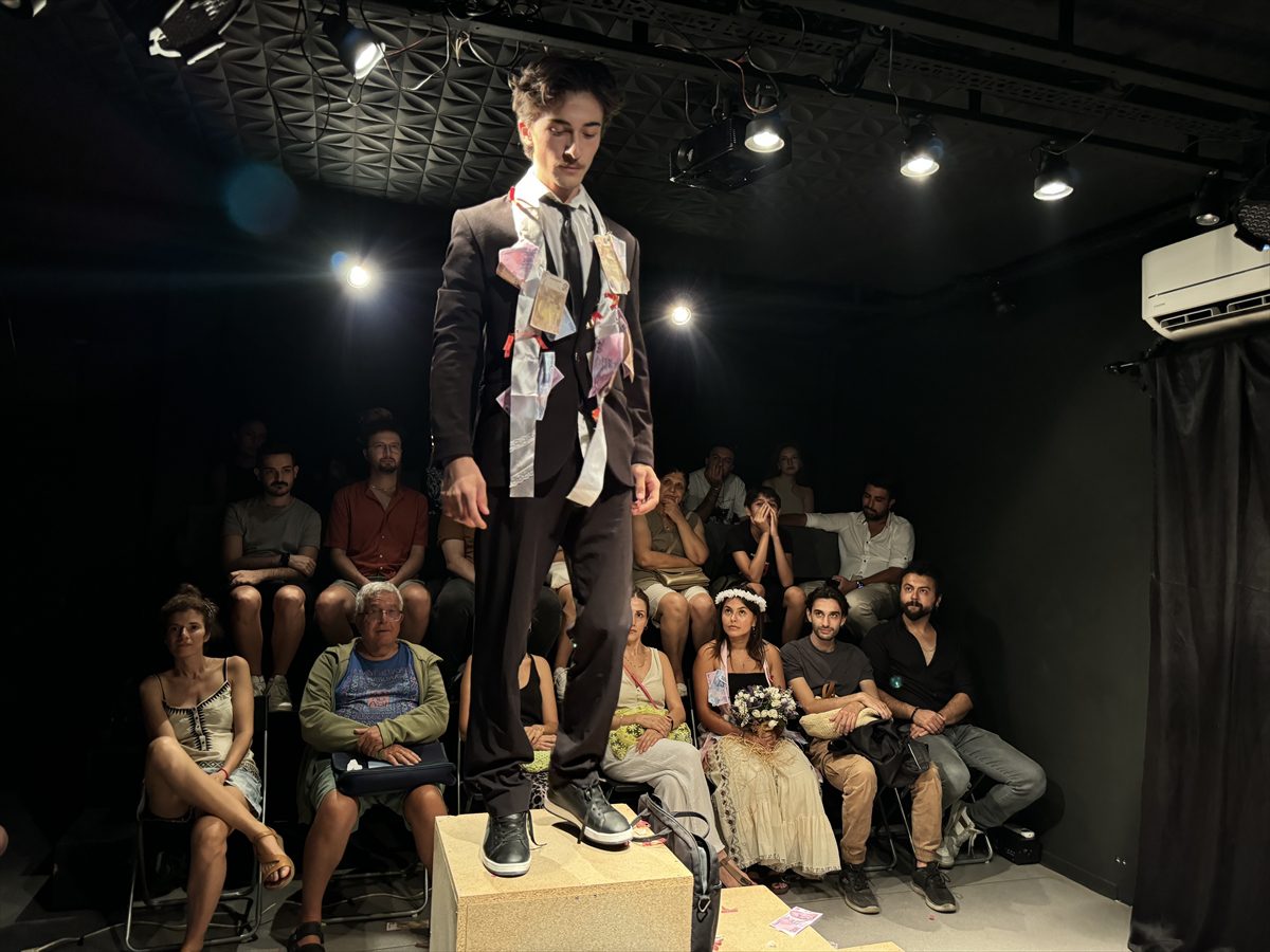 ANTALYA (AA) – Antalya'da düzenlenen "Kısa Kısa Fest 2" kısa