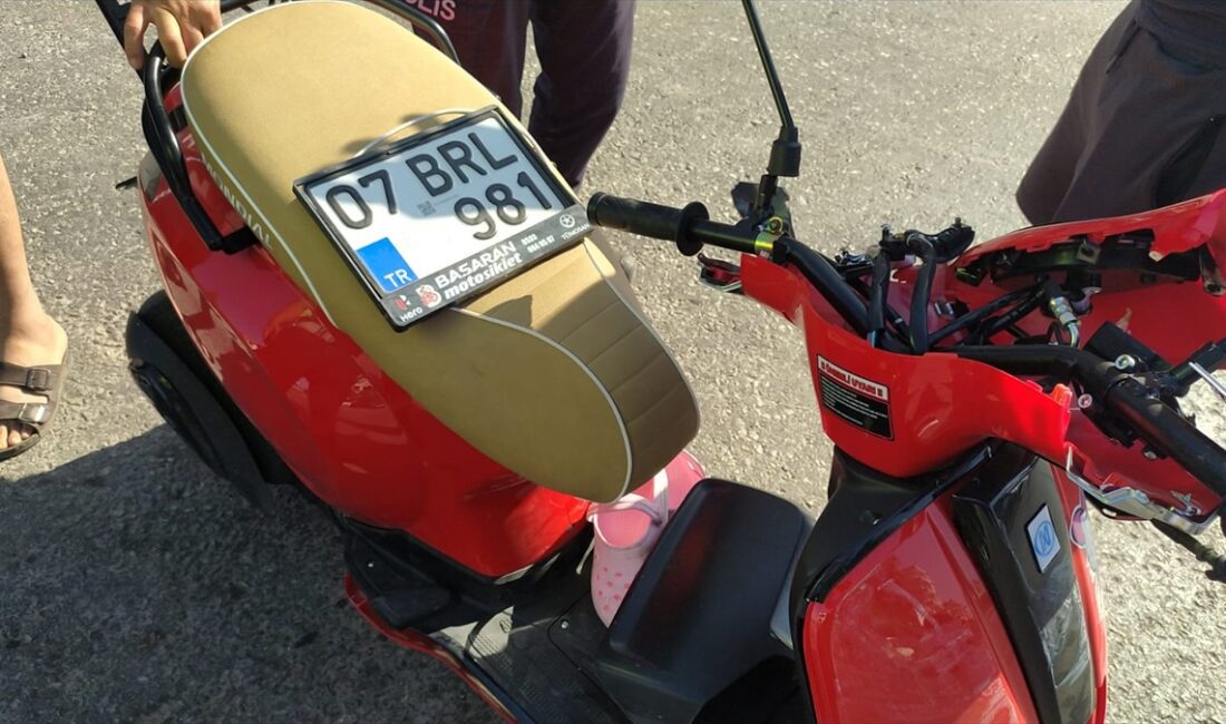 ANTALYA (AA) – Antalya'nın Serik ilçesinde meydana gelen trafik kazasında