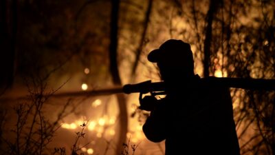 - Gece görüşlü 2 helikopter, yangını kontrol altına alma çalışmasına