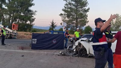 ANTALYA (AA) – Antalya'nın Aksu ilçesinde, traktör ile otomobilin çarpışması