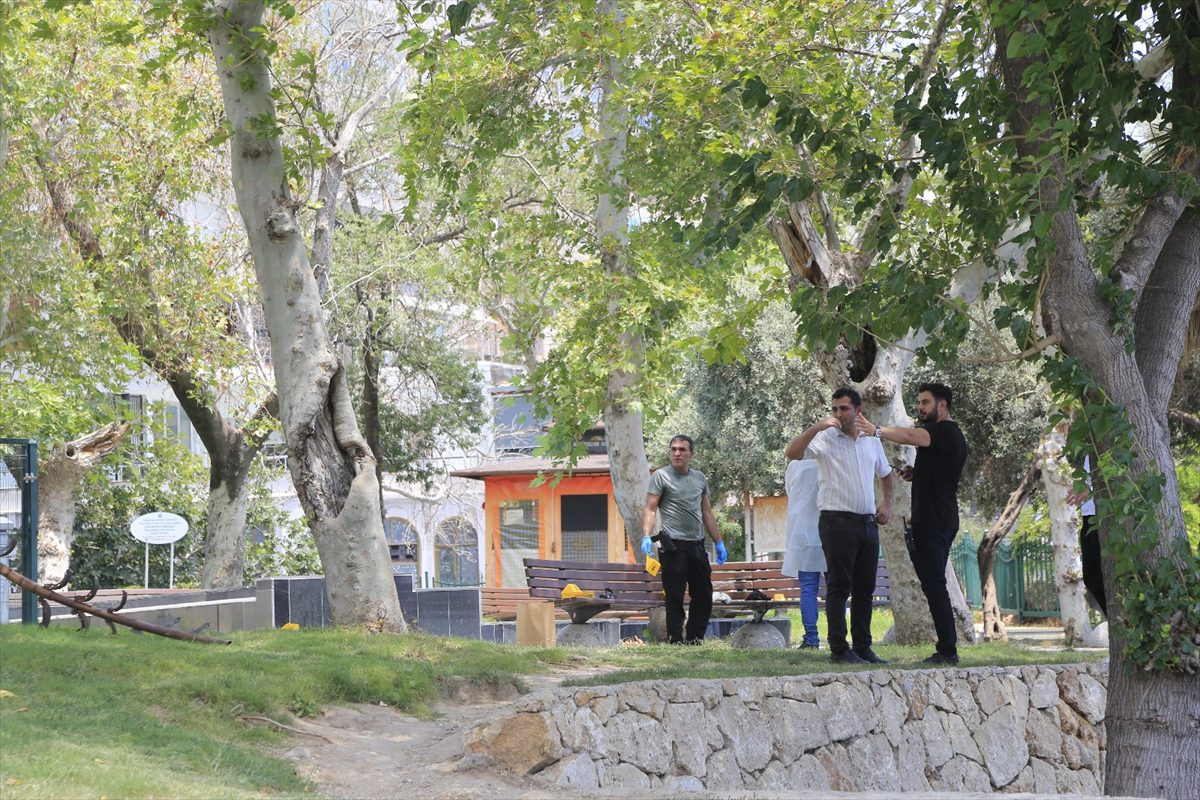 Antalya'da Muratpaşa ilçesinde parkta bir kişi ölü bulundu. İhbar üzerine
