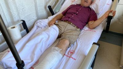 ANTALYA (AA) – Antalya’da sahipsiz köpeğin saldırdığı kişi bisikletten düşerek