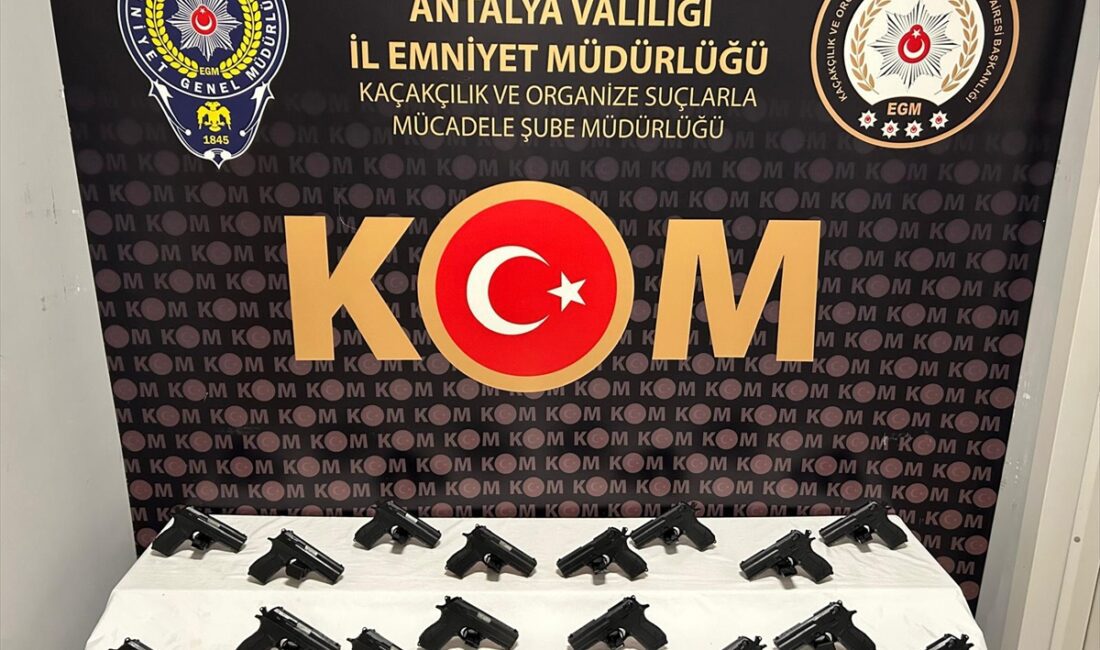 ANTALYA (AA) – Antalya'nın Muratpaşa ilçesinde silah kaçakçılığı yapan 1