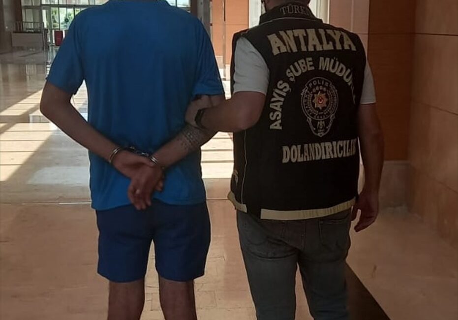 ANTALYA (AA) – Antalya'da telefonda kendisini polis olarak tanıtarak dolandırıcılık