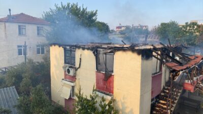 ANTALYA (AA) – Antalya'nın Aksu ilçesinde 2 katlı evin bir