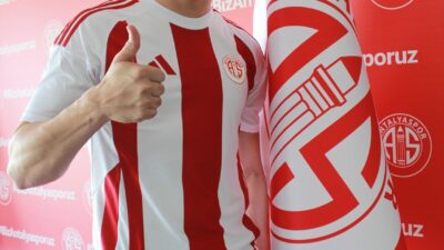 Antalyaspor, Paraguaylı forvet Samudio'yu transfer etti. Süper Lig ekibi, yeni