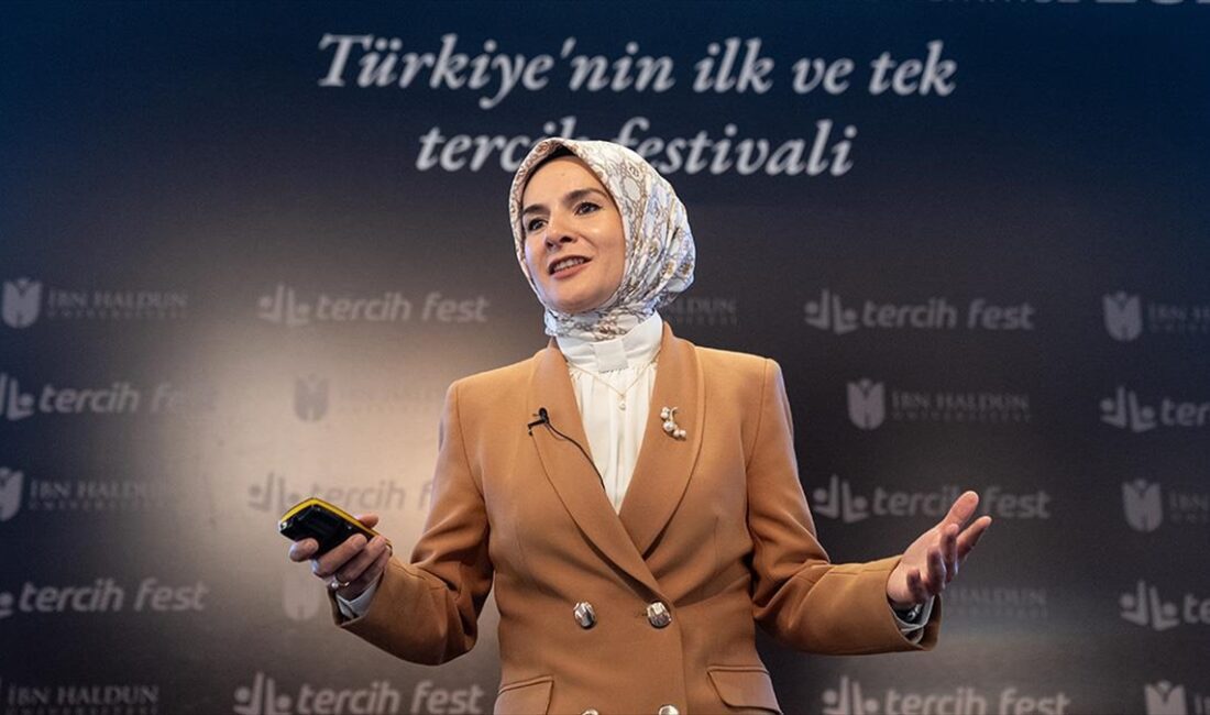 Aile ve Sosyal Hizmetler Bakanı Mahinur Özdemir Göktaş, öğrencilere, "Bazen