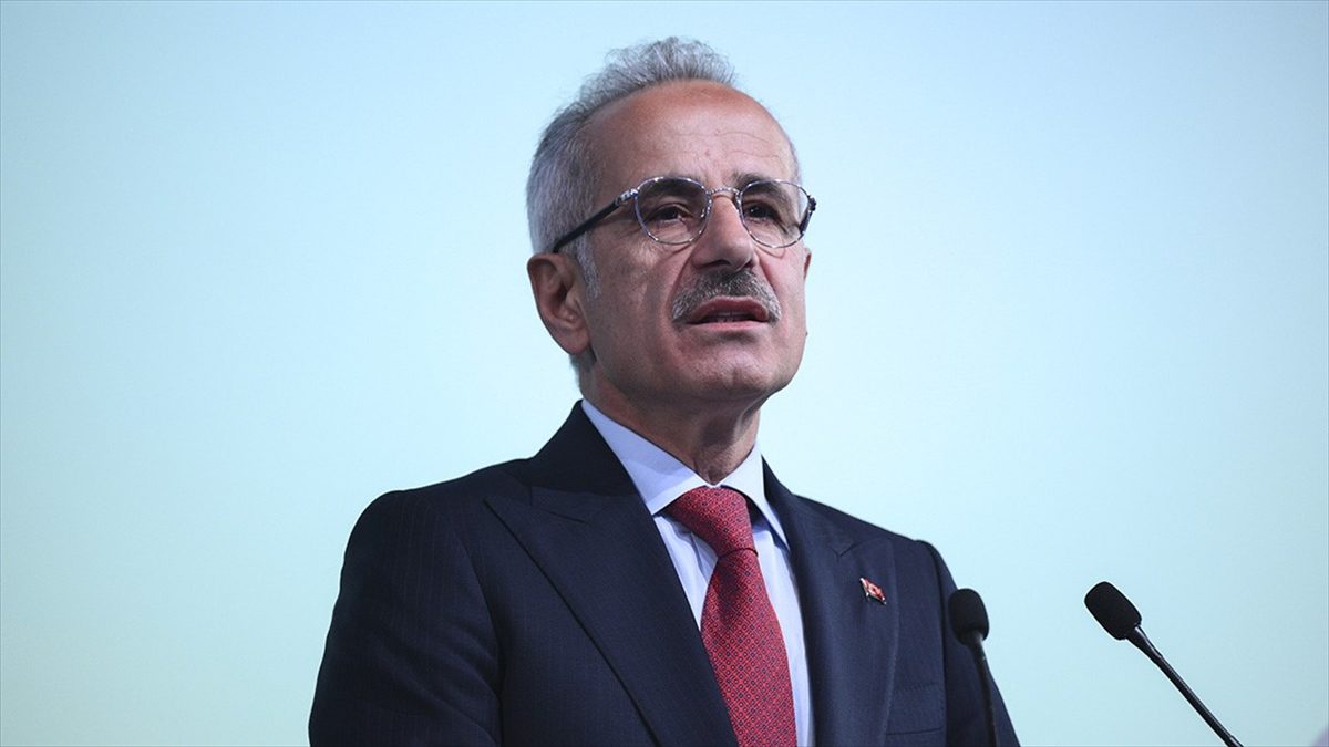 Ulaştırma ve Altyapı Bakanı Abdulkadir Uraloğlu, Çukurova Havalimanı'nın 10 Ağustos'ta