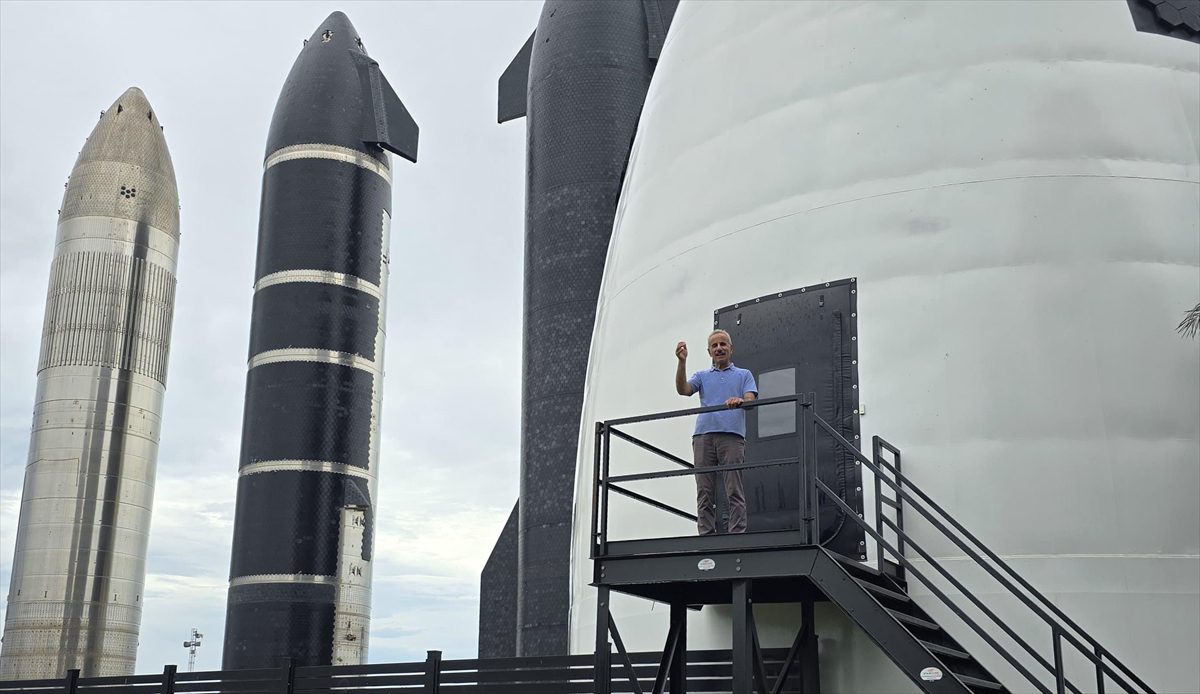 Ulaştırma ve Altyapı Bakanı Abdulkadir Uraloğlu, SpaceX firmasının Texas'taki üretim