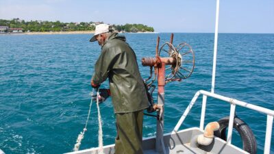 Van'da balıkçılar, inci kefali av yasağının sona ermesiyle, "vira bismillah"