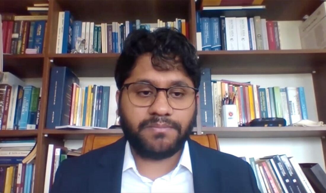 Bangladeşli akademisyen Nazmul İslam, kamu sektöründeki "ayrımcı" politikalar nedeniyle başlayan