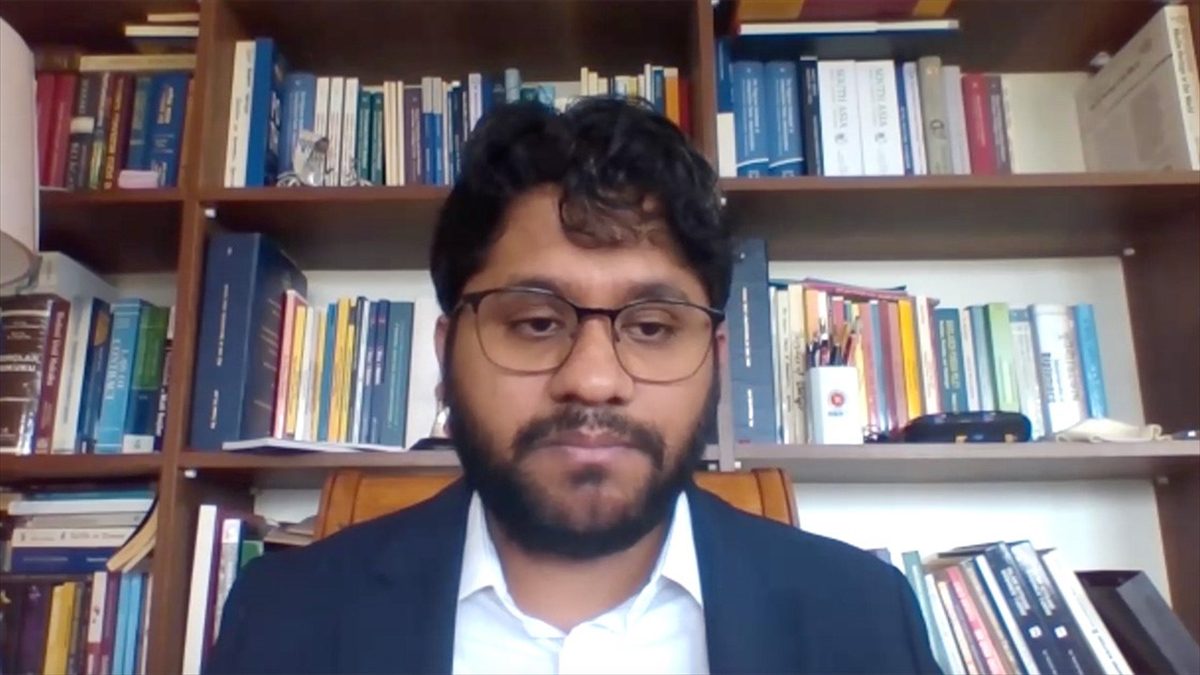 Bangladeşli akademisyen Nazmul İslam, kamu sektöründeki "ayrımcı" politikalar nedeniyle başlayan