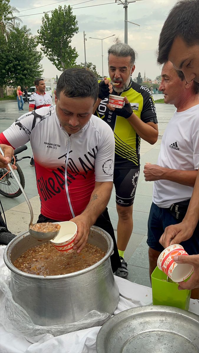 ANTALYA (AA) – Bisiklet Antalya Grubu üyeleri, trafik kurallarına dikkati