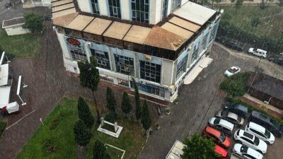 Bursa'da sağanak ve dolu yaşamı olumsuz etkiledi.