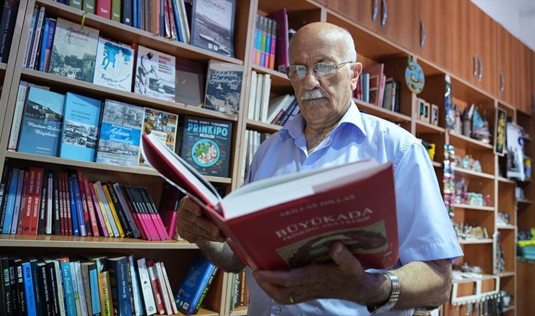 Büyükada'nın tarihi vapur iskelesinde bulunan, "Edebiyatçıların Sığınağı" olarak bilinen 107