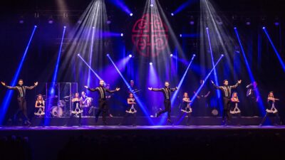 İrlanda dans ve müziğini 22 yıldır sahneleyen Celtic Legends, 62.