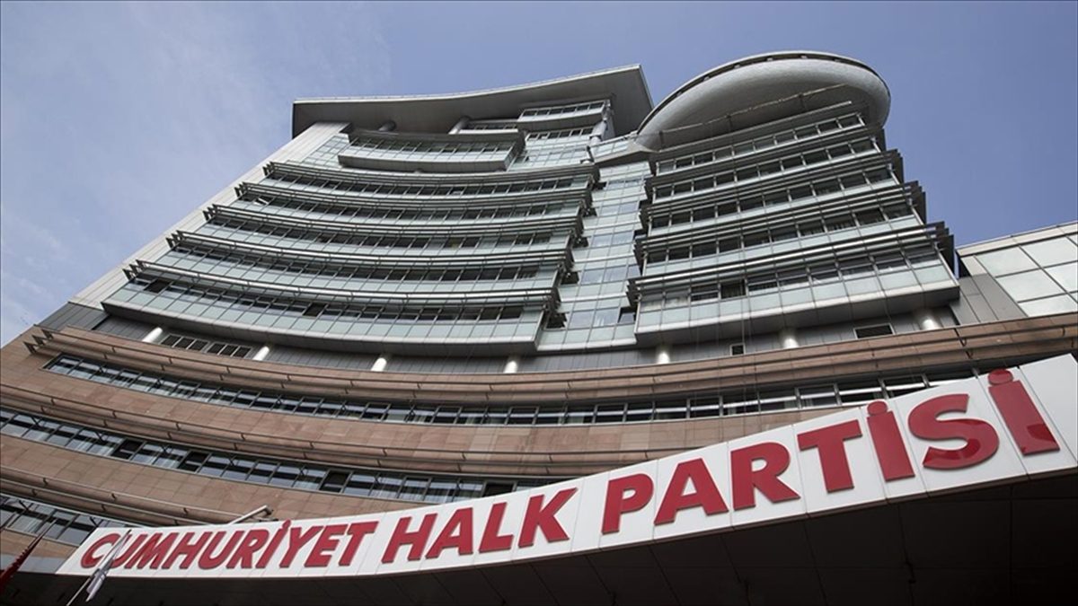 CHP Genel Başkan Yardımcısı Suat Özçağdaş, eğitimdeki sorunları anlatmak için