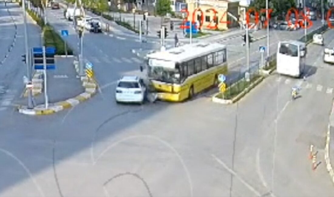 Çorum'da özel halk otobüsü ile hafif ticari aracın çarpışması sonucu