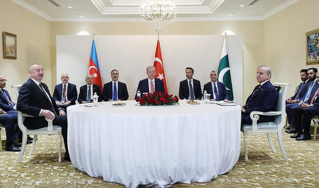 Cumhurbaşkanı Recep Tayyip Erdoğan, Azerbaycan Cumhurbaşkanı İlham Aliyev ve Pakistan