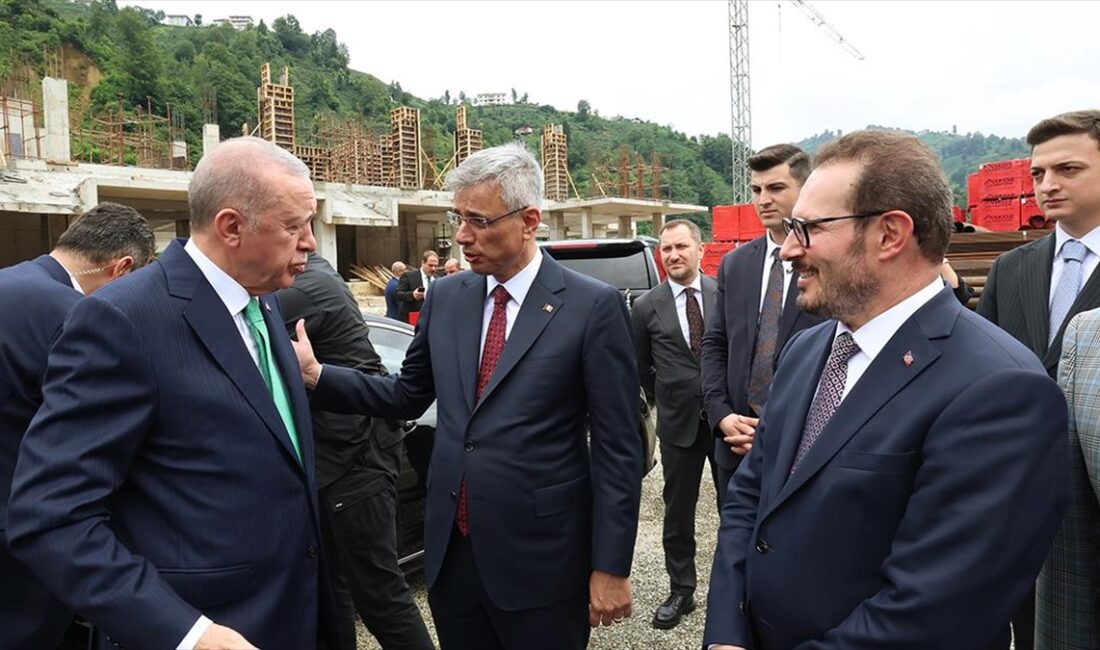 Cumhurbaşkanı Recep Tayyip Erdoğan, memleketi Rize'nin Güneysu ilçesinde yapımı devam