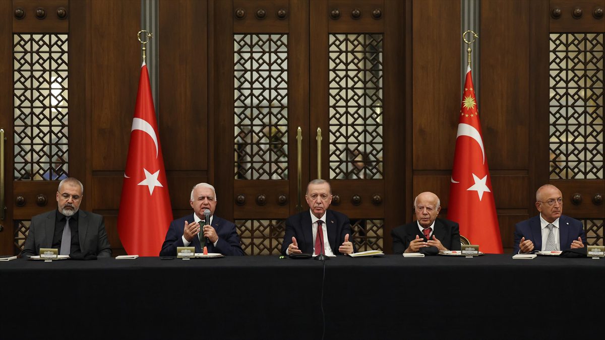 Cumhurbaşkanı Recep Tayyip Erdoğan, "Ehlibeyt sevgisi bize Peygamberimizin bir emridir,