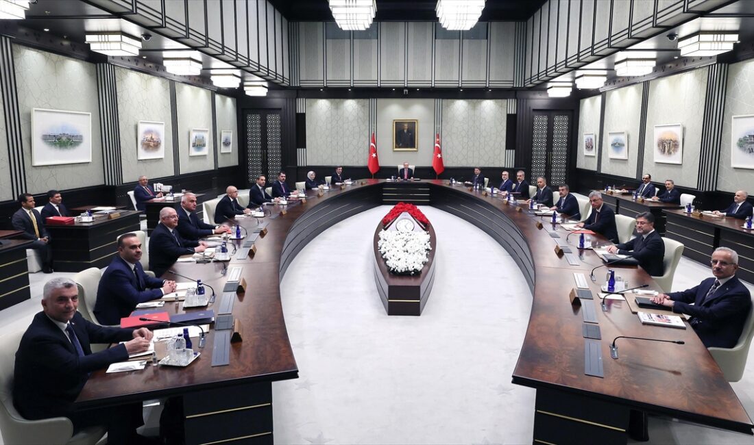 Cumhurbaşkanlığı Külliyesi'ndeki basına kapalı toplantıya, dün Sağlık Bakanlığına atanan Kemal