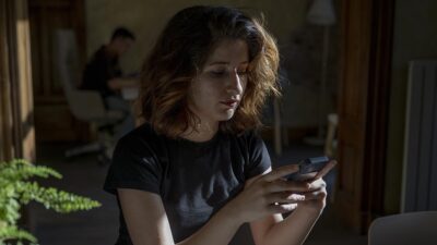 Teknolojinin hızlı gelişimi, özellikle 2000'li yıllardan itibaren doğan nesillerin, geleneksel