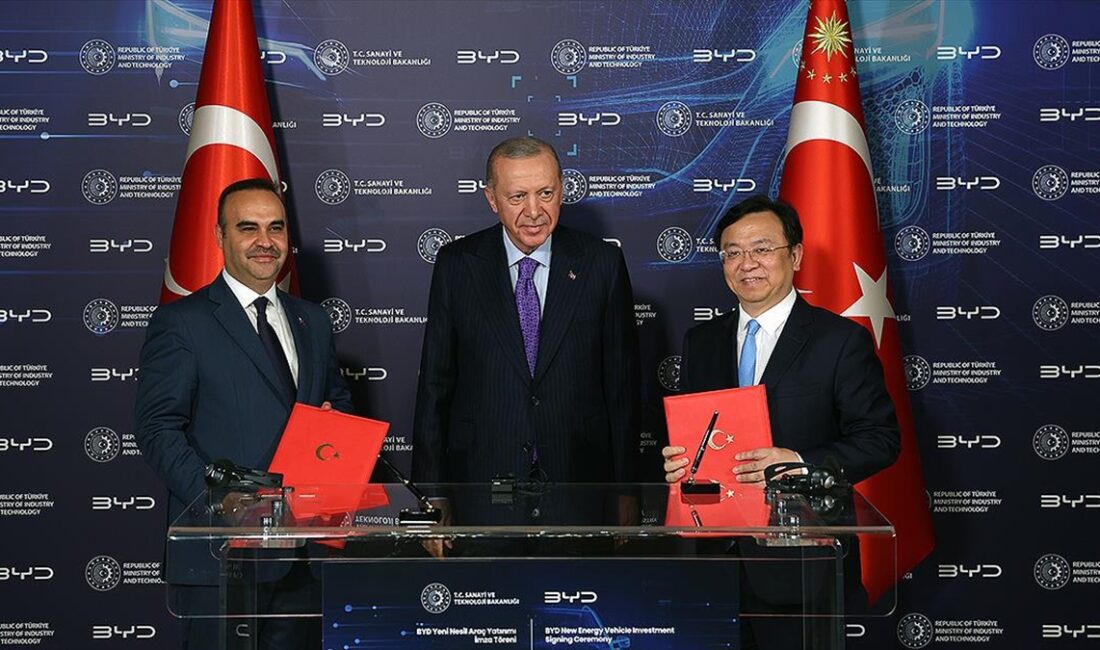 Cumhurbaşkanı Erdoğan'ın himayesinde Sanayi ve Teknoloji Bakanı Kacır ile BYD