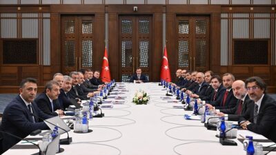 ANKARA (AA) – Cumhurbaşkanlığı K&uuml;lliyesi’ndeki toplantıya, &Ccedil;alışma ve Sosyal G&uuml;venlik