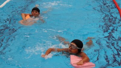 ANTALYA (AA)- Antalya Büyükşehir Belediyesi'nin Elmalı ilçesinde düzenlediği yüzme kursuna