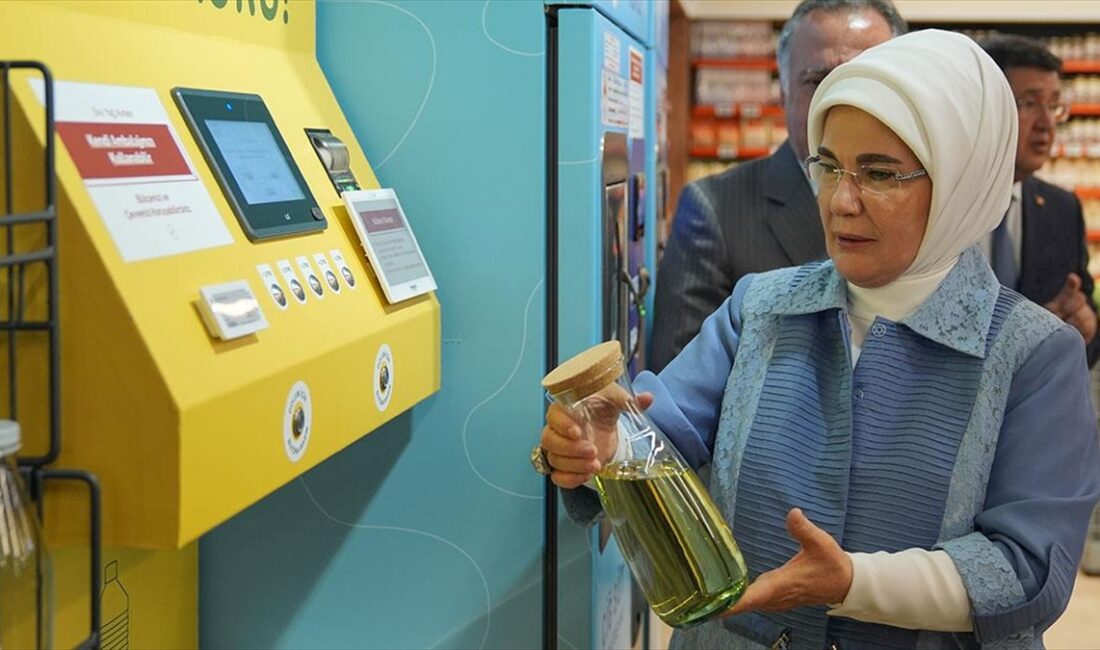 Emine Erdoğan, Ankara'da atıksız alışverişi teşvik eden marketi ziyaret etti,