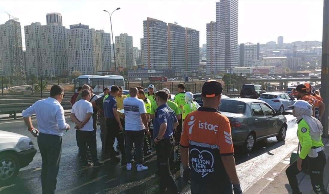 Esenyurt'ta çok sayıda aracın karıştığı zincirleme trafik kazası nedeniyle ilk