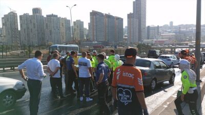 Esenyurt'ta çok sayıda aracın karıştığı zincirleme trafik kazası nedeniyle ilk