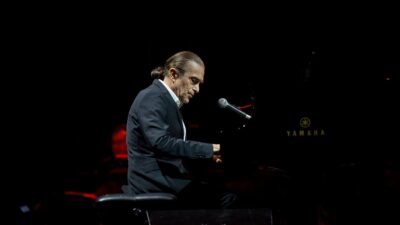 Çok sayıda dizi ve film müziğine imza atan, ünlü besteci