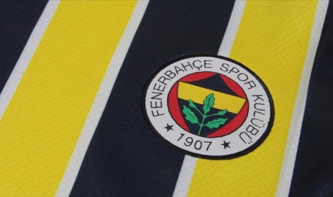Fenerbahçe Kulübü, Fransız futbolcu Allan Saint-Maximin'in geçici transferi için görüşmelere