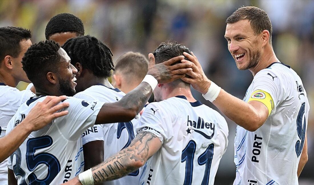 Fenerbahçe, yeni sezon öncesinde son hazırlık maçında Fransa temsilcisi Strasbourg'u