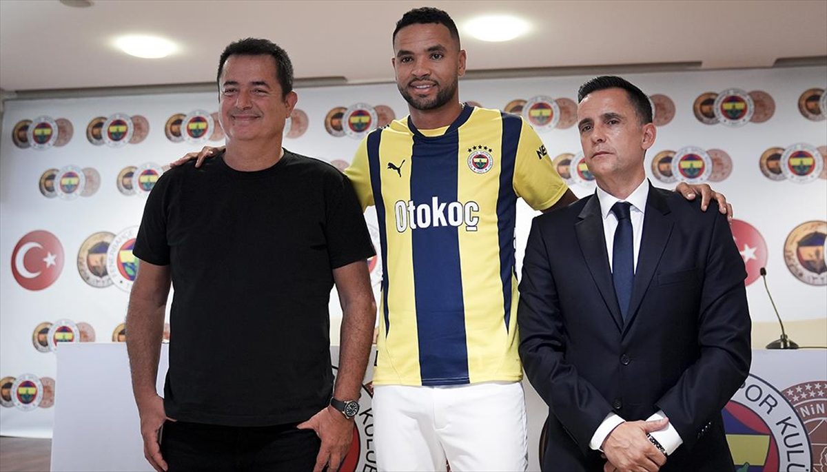 İSTANBUL (AA) – Ülker Stadı’nda gerçekleştirilen imza töreninde, Youssef En-Nesyri’nin