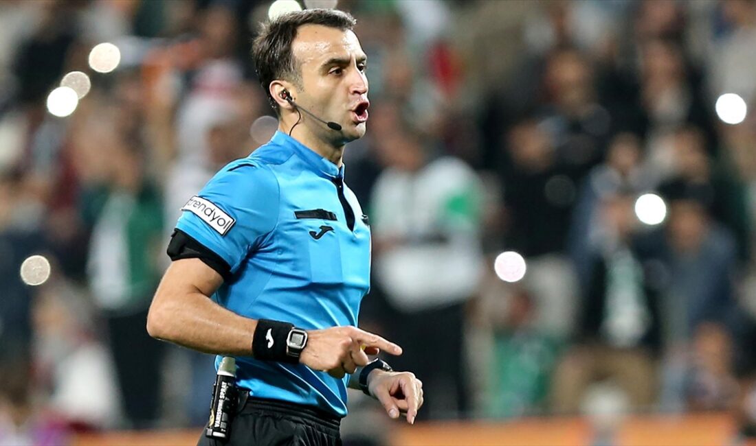 FIFA kokartlı hakem Atilla Karaoğlan, Karadağ'ın Decic ile Galler'in The