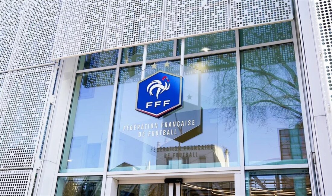 Fransa Futbol Federasyonunun (FFF), Arjantin Milli Takımı oyuncularının Fransız futbolculara