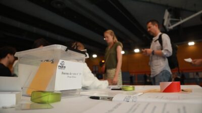 Fransa’da Avrupa Parlamentosu seçimlerinde aşırı sağın açık farkla ilk sırayı